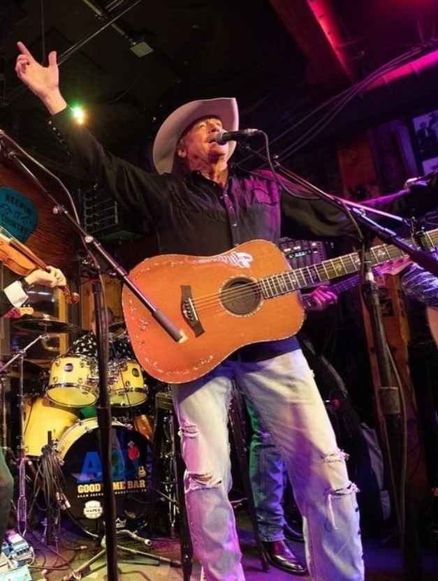 Alan Jackson Announces Final Tour Dates for "Last Call: One More for the Road" Tour